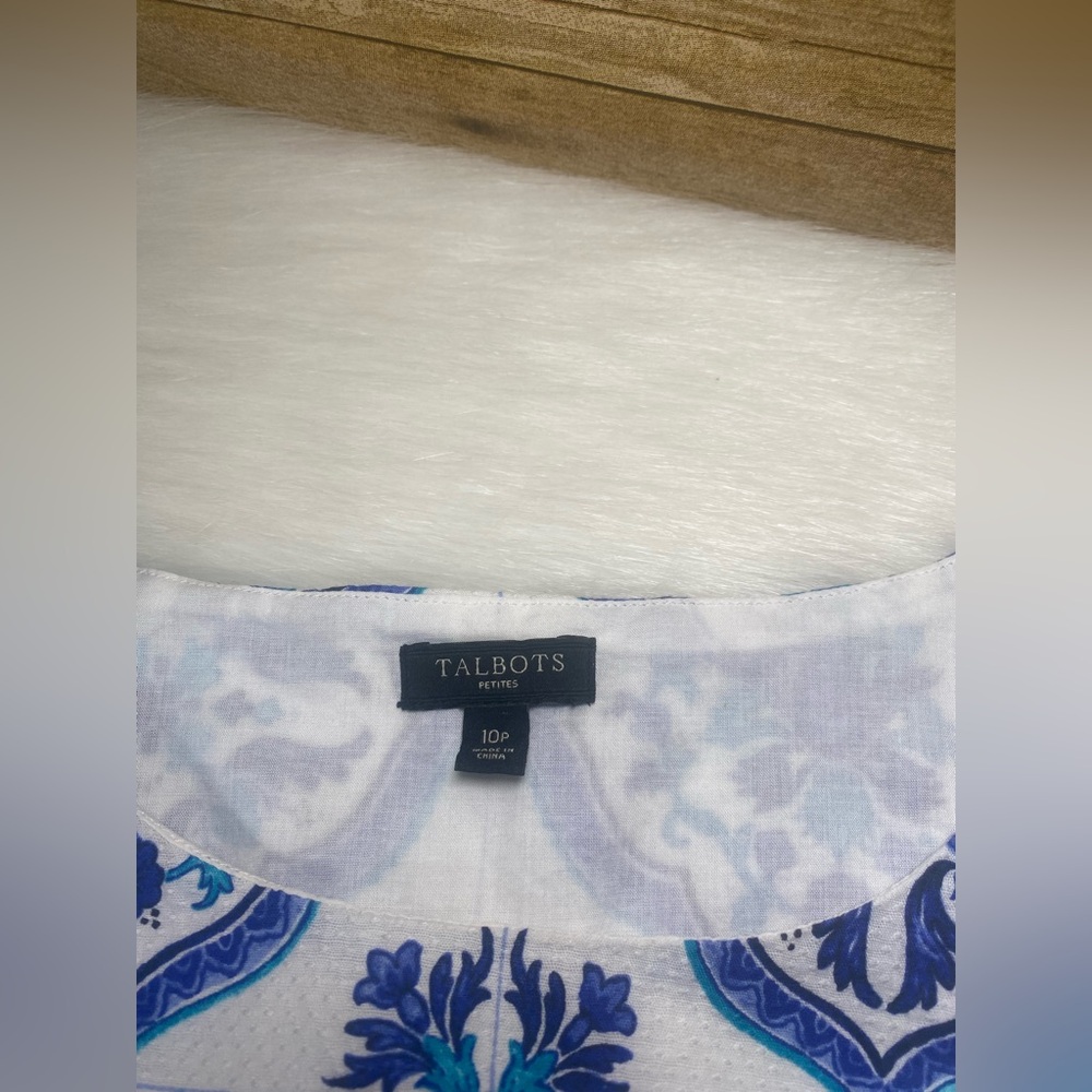 Talbots 10P Blouse Sleeveless White Blue Floral Medallion Lined Side Zip Top - Picture 3 of 12